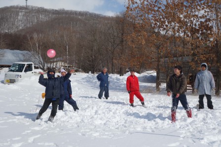 雪中バレーボール