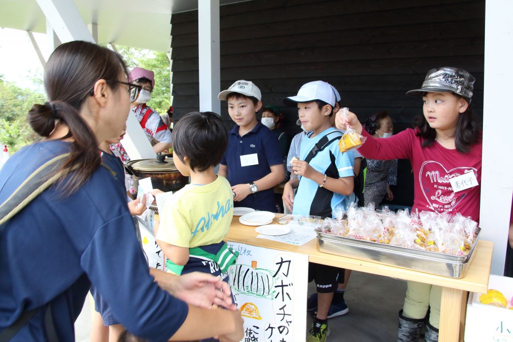 子ども達も張り切って、自分たちで開店していました。